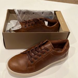 Brand new! Never worn. Kids Tucker & Tate faux leather cognac - size 7